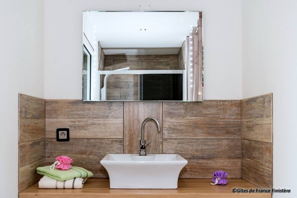 Photo of Bathroom in Plomodiern