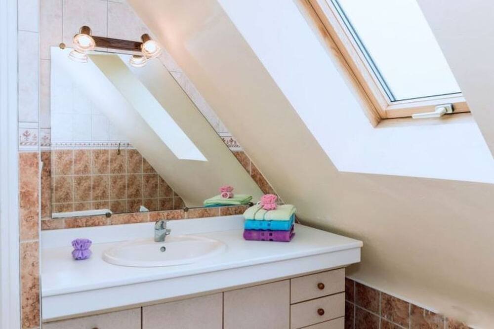 Photo of Bathroom in Plomodiern