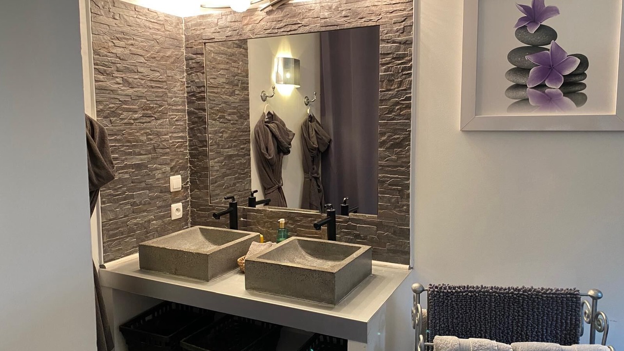 Photo of Bathroom in Anatole France