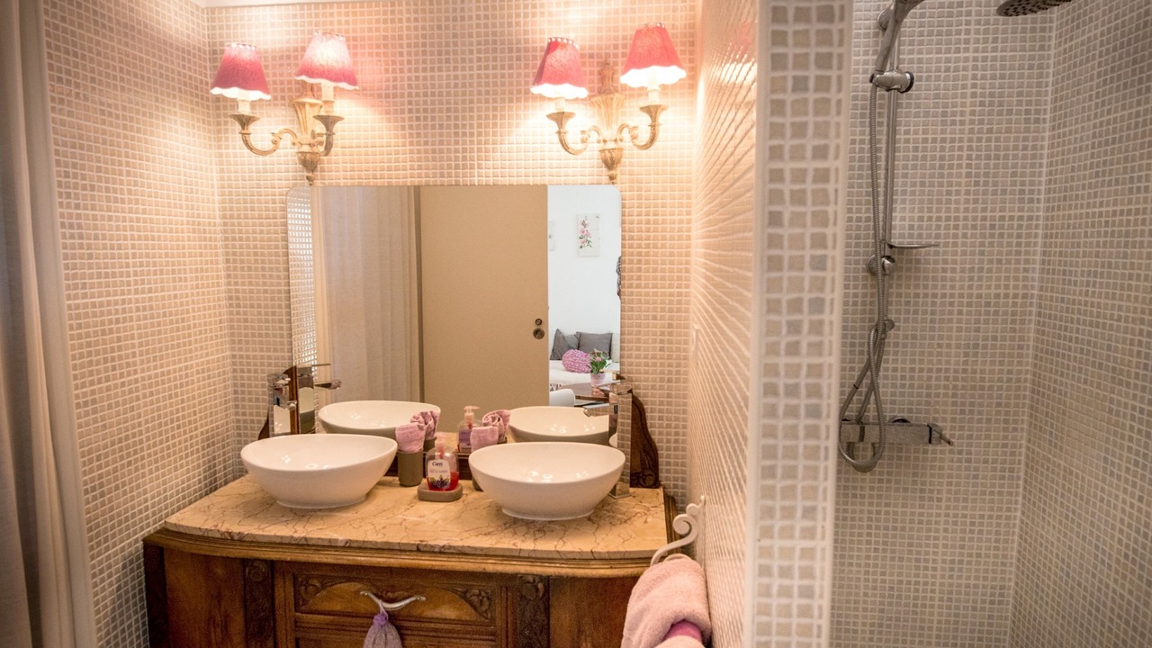 Photo of Bathroom in Anatole France