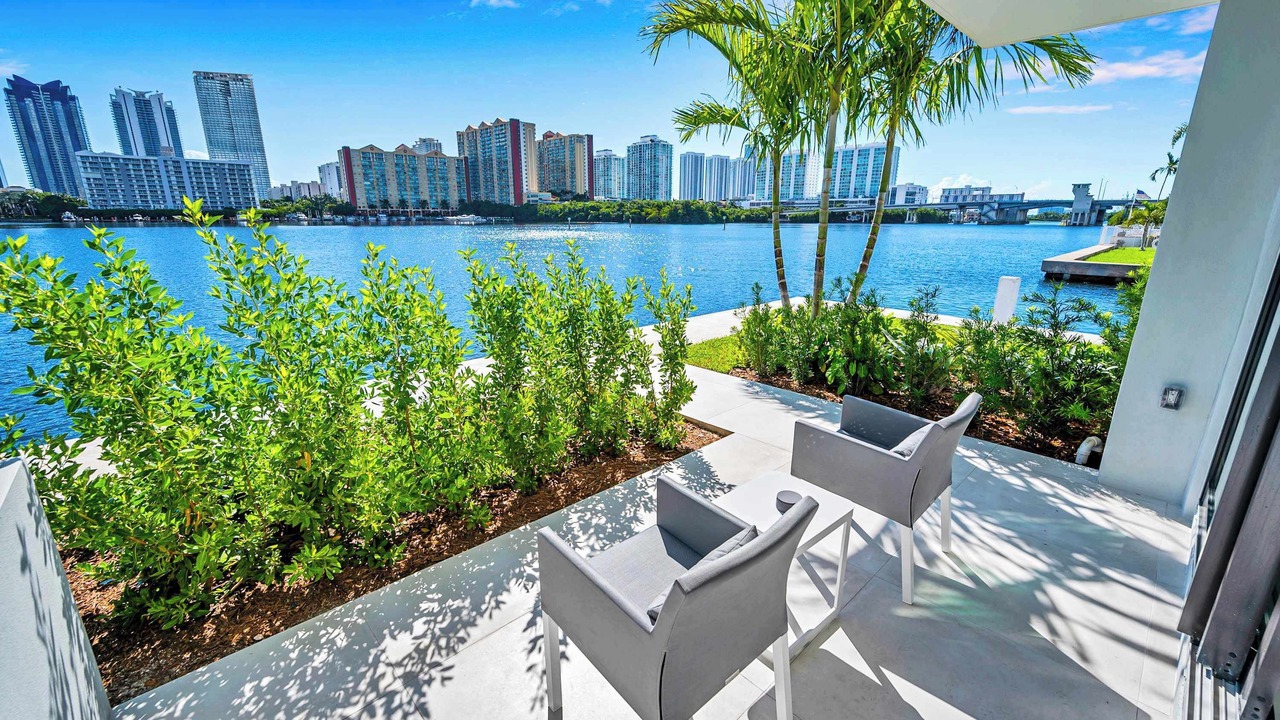 Photo of Patio Balcony in Eastern Shores