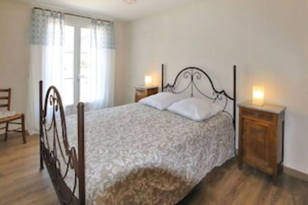 Photo of Bedroom in Mormoiron