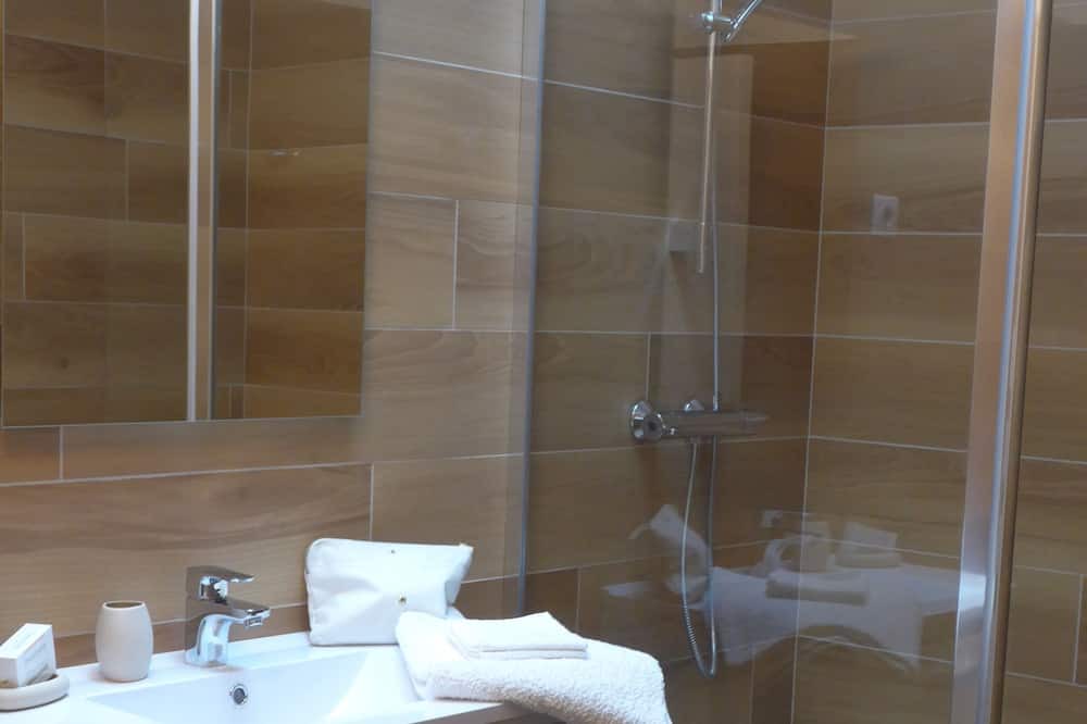 Photo of Bathroom in Combourg