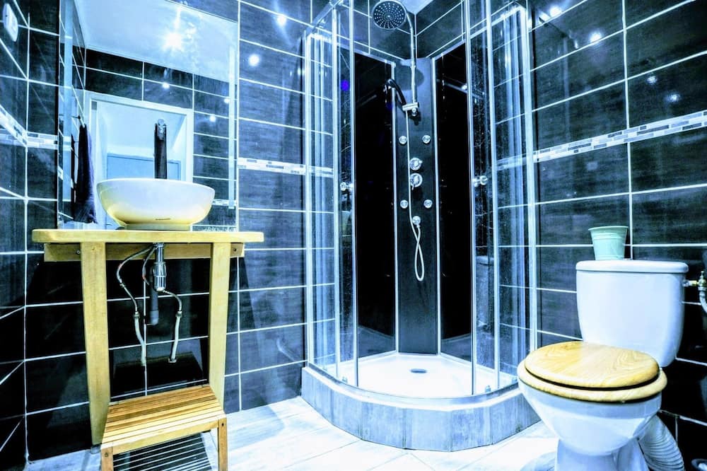 Photo of Bathroom in Les Cinq Avenues