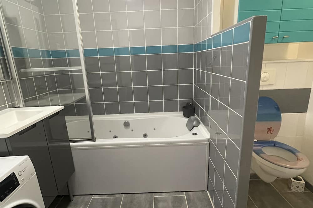 Photo of Bathroom in Prado-Perier