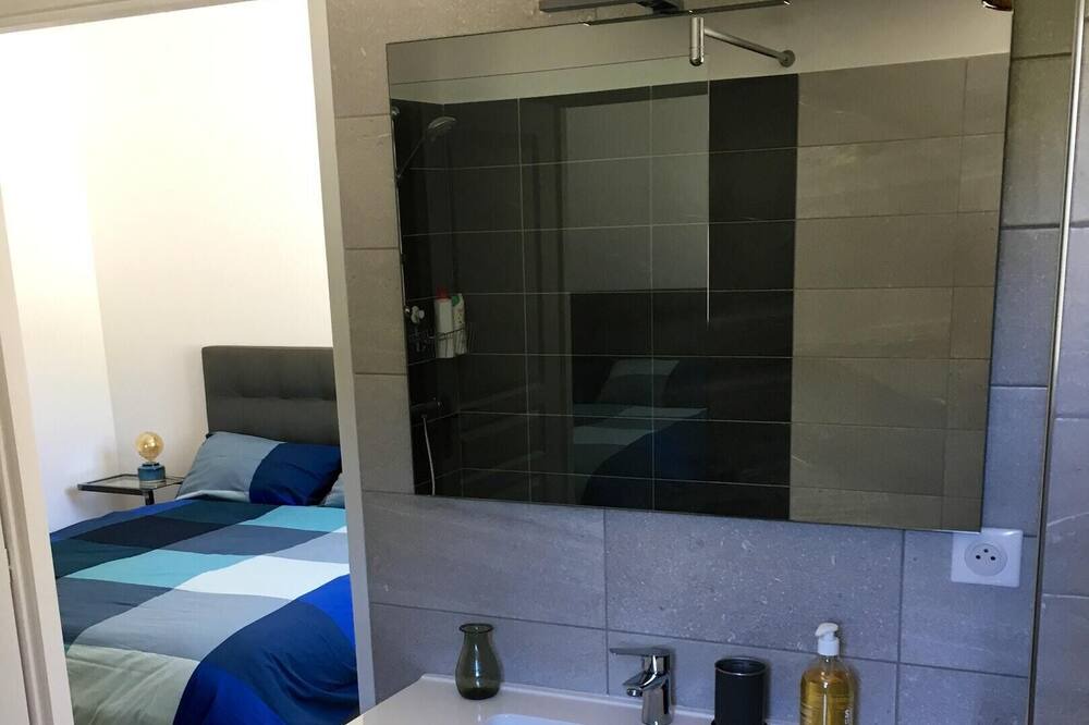 Photo of Bathroom in Ville-di-Pietrabugno