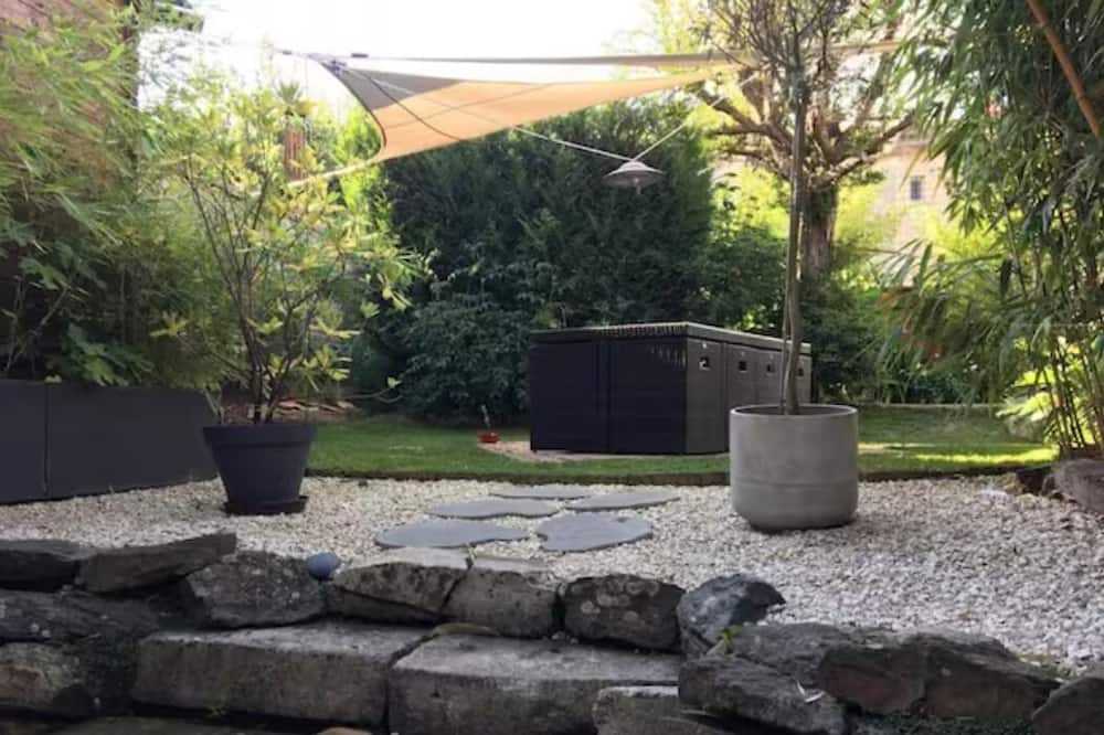 Photo of Patio Balcony in Saint-Jean Eudes Saint-Gilles