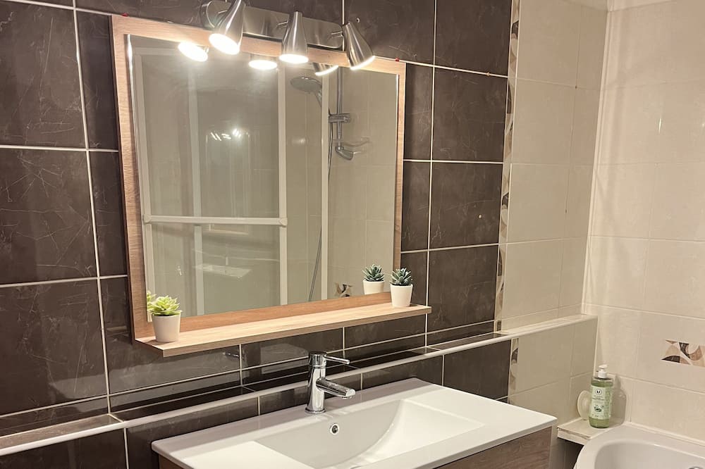 Photo of Bathroom in Saint-Jean Eudes Saint-Gilles