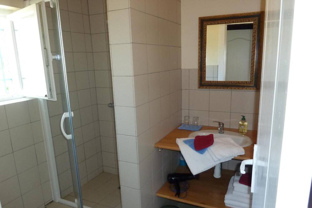 Photo of Bathroom in Paraza