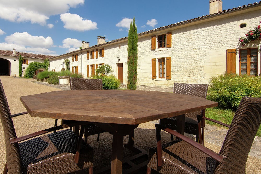 Photo of Patio Balcony in Saint-Preuil