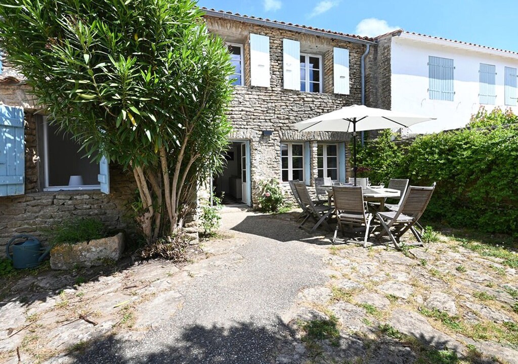 Photo of Buildings in Les Portes-en-Re