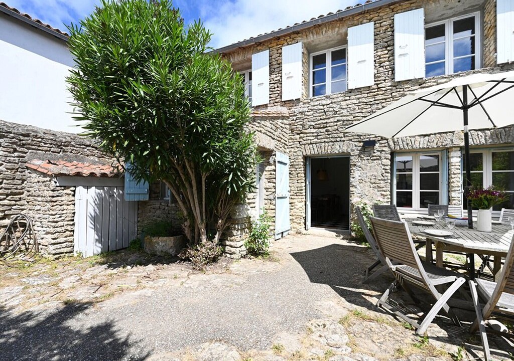 Photo of Buildings in Les Portes-en-Re