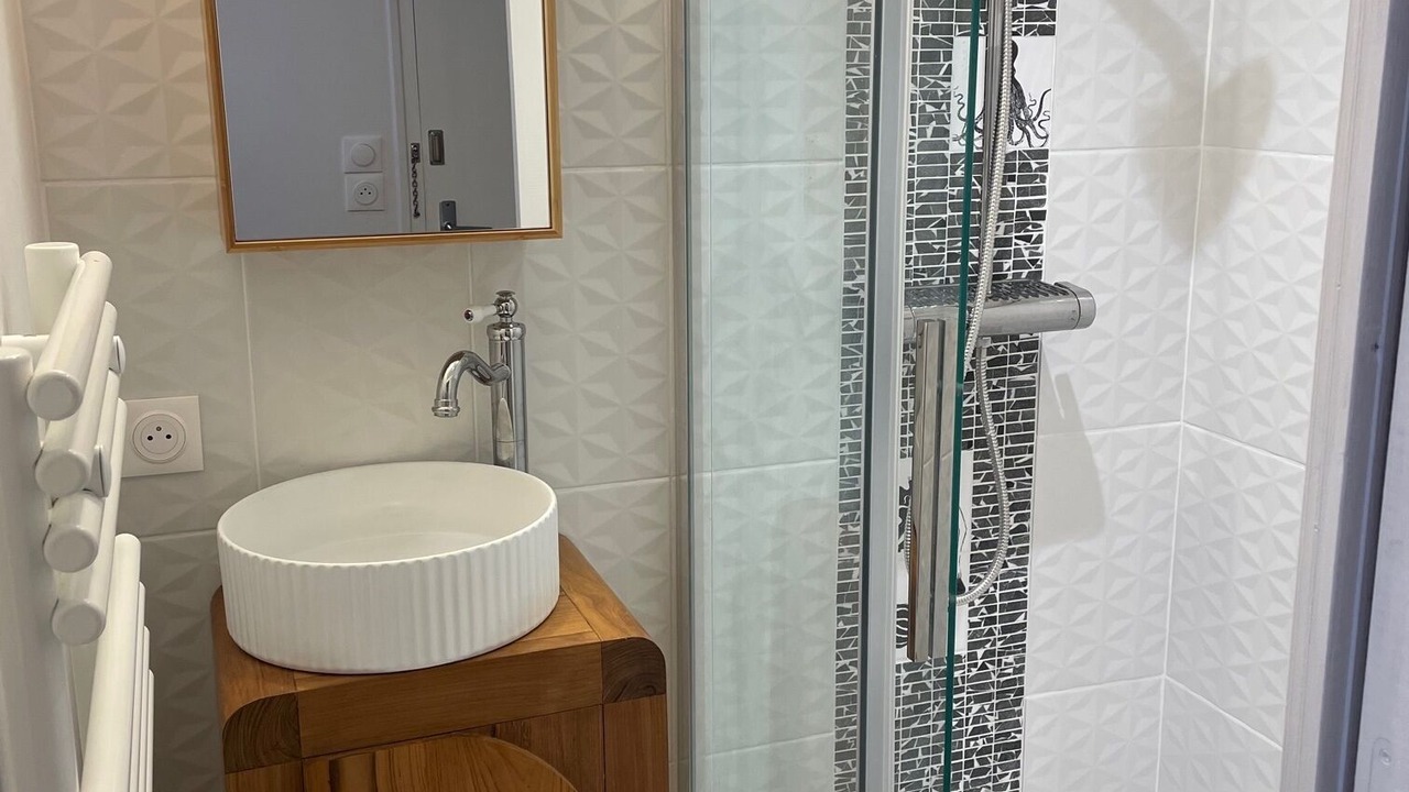 Photo of Bathroom in Parame