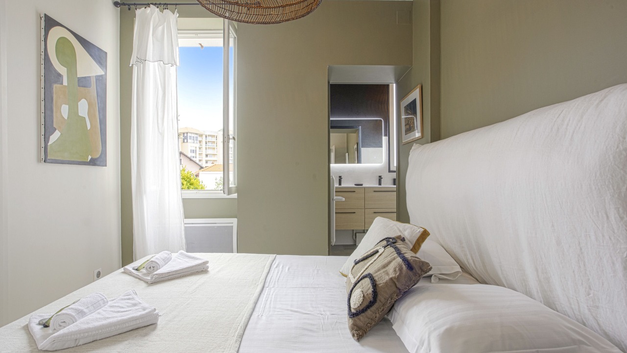 Photo of Bedroom in Biarritz City Centre