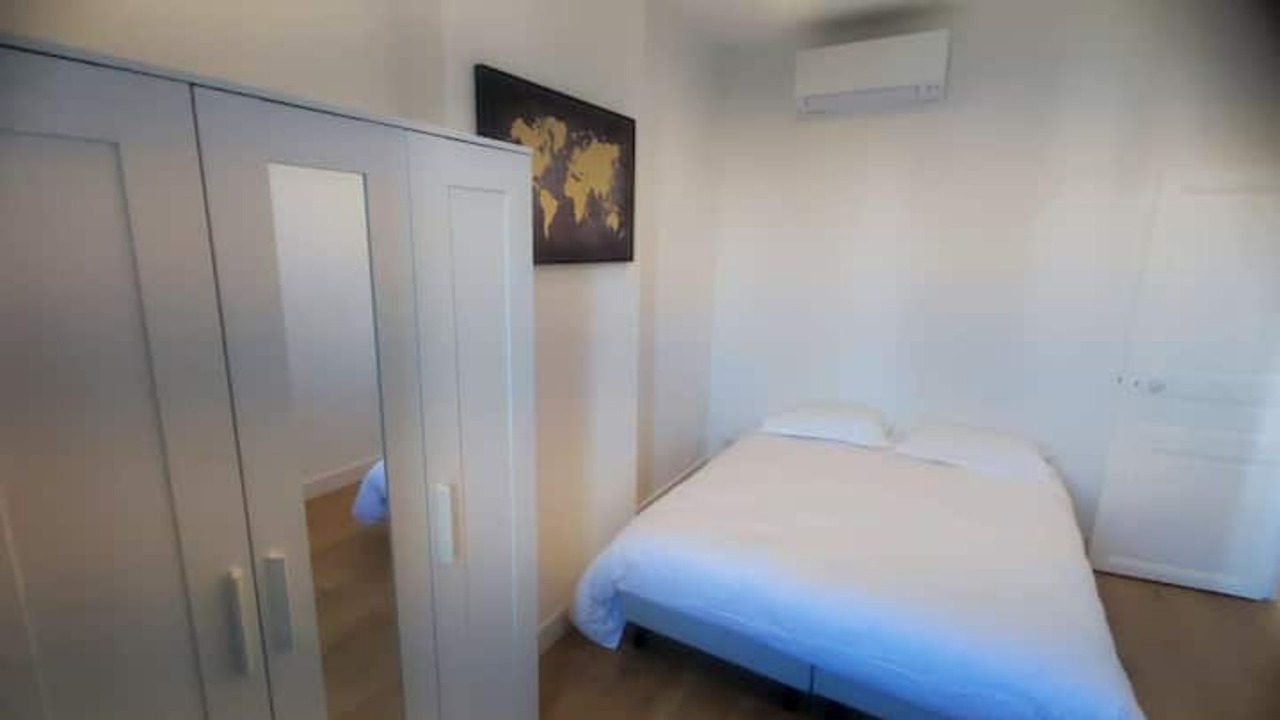 Photo of Bedroom in Les Cinq Avenues