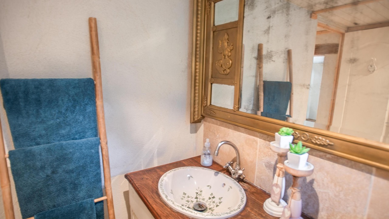 Photo of Bathroom in Faucon
