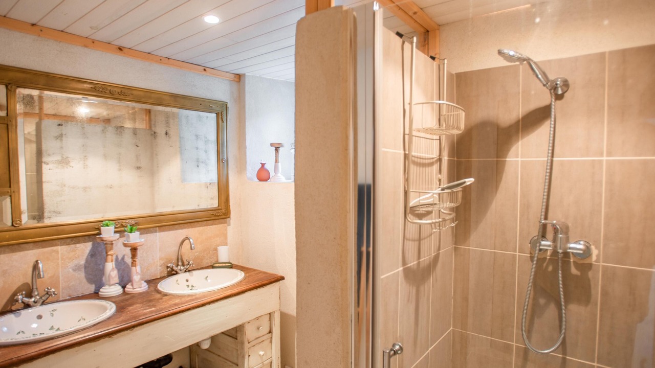 Photo of Bathroom in Faucon