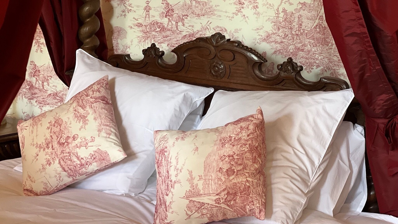 Photo of Bedroom in Lombron