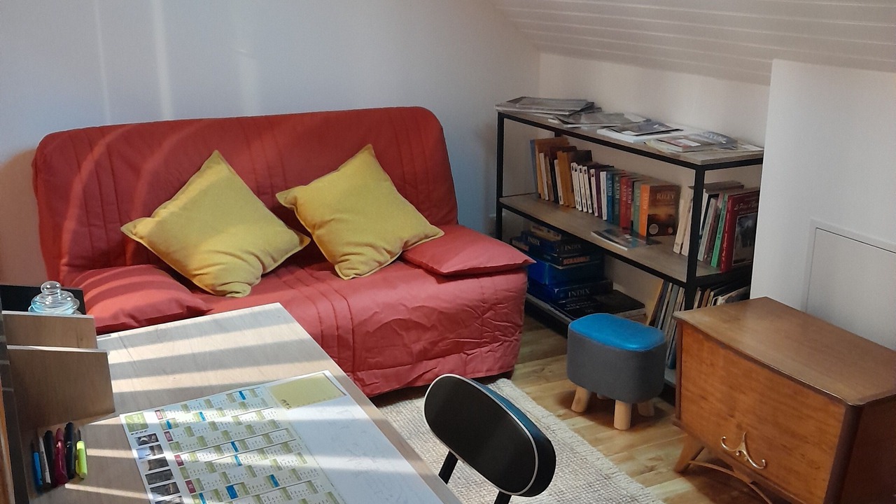 Photo of Livingroom in Confolent-Port-Dieu