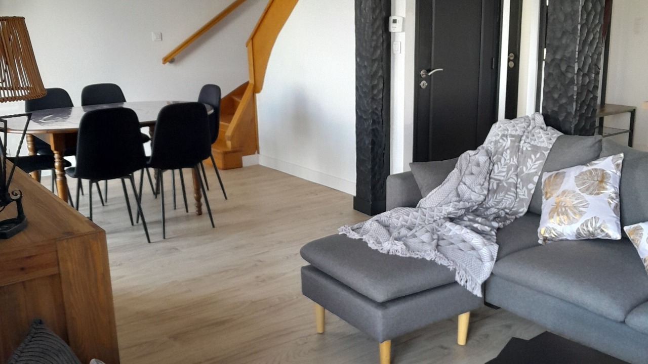 Photo of Livingroom in Confolent-Port-Dieu