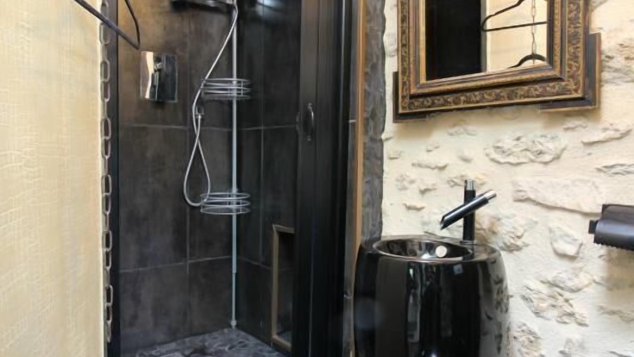 Photo of Bathroom in Cerons