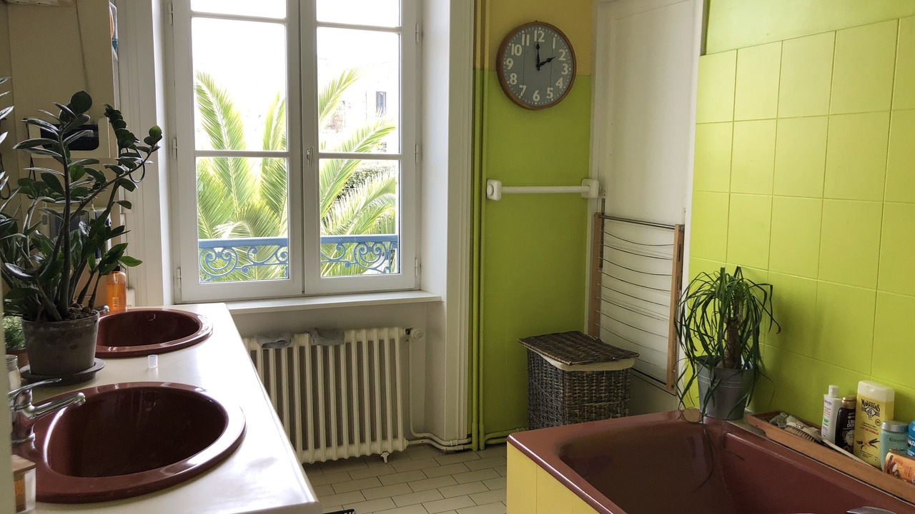 Photo of Bathroom in Parame