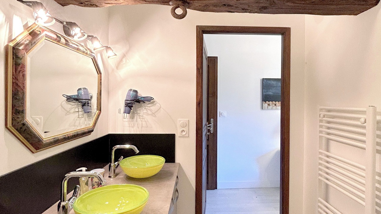 Photo of Bathroom in Saint-Estephe
