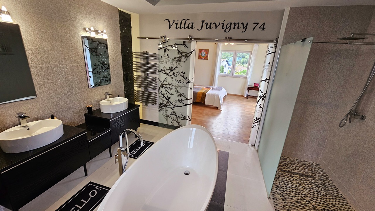 Photo of Bathroom in Juvigny