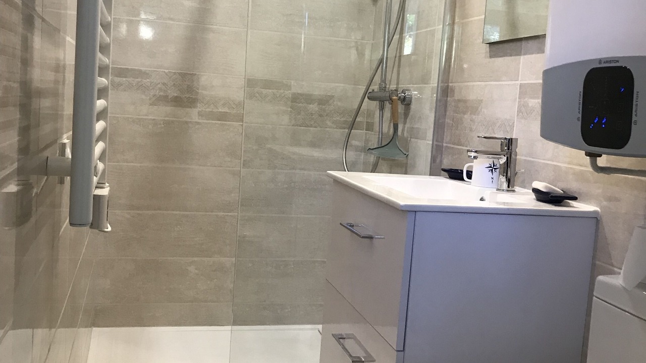 Photo of Bathroom in Vierville-sur-Mer