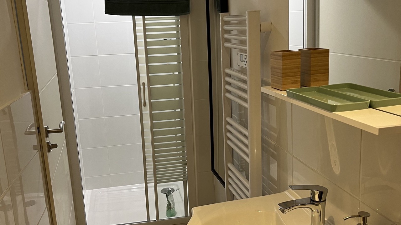 Photo of Bathroom in Hyeres City Centre