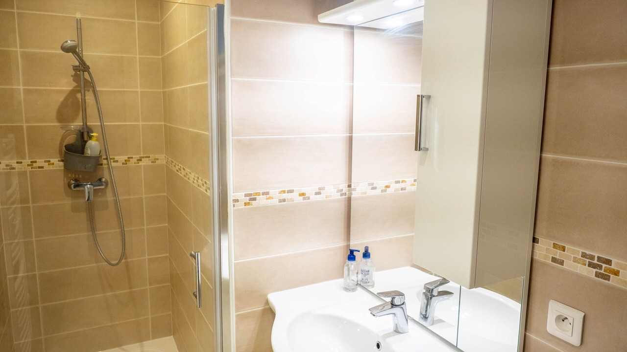 Photo of Bathroom in Embrun