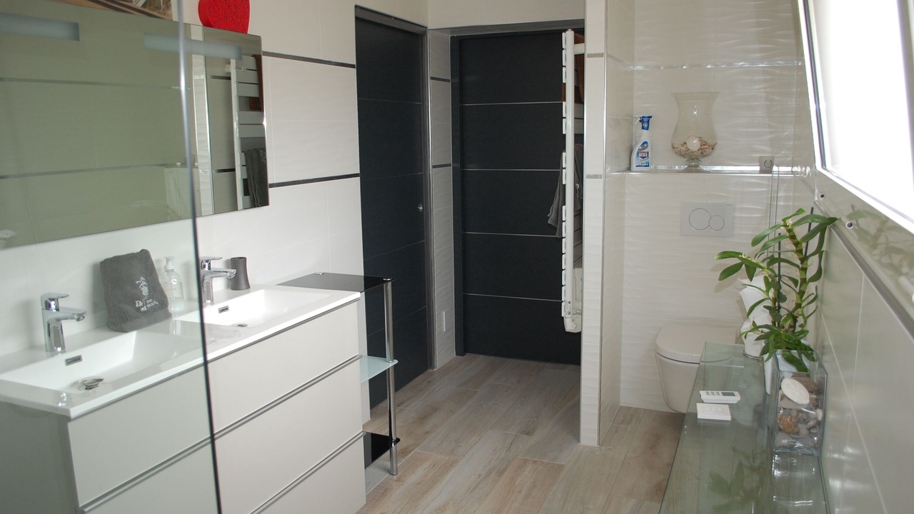 Photo of Bathroom in Tracy-sur-Mer