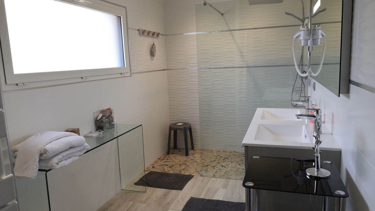 Photo of Bathroom in Tracy-sur-Mer