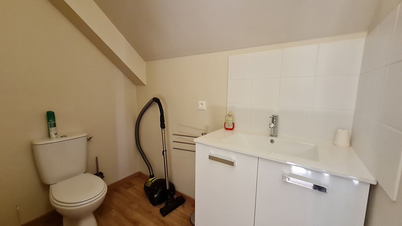 Photo of Bathroom in Cravant