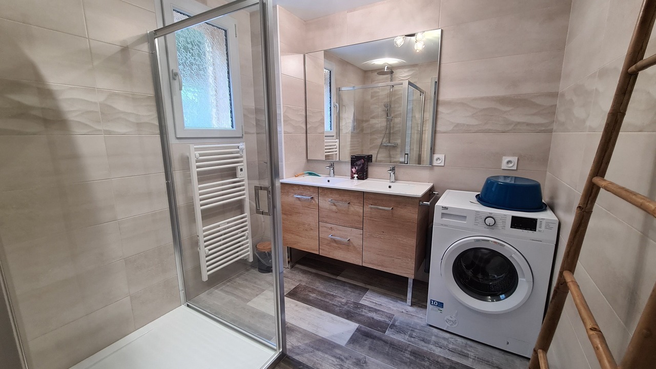 Photo of Bathroom in Saint-Leon-sur-Vezere