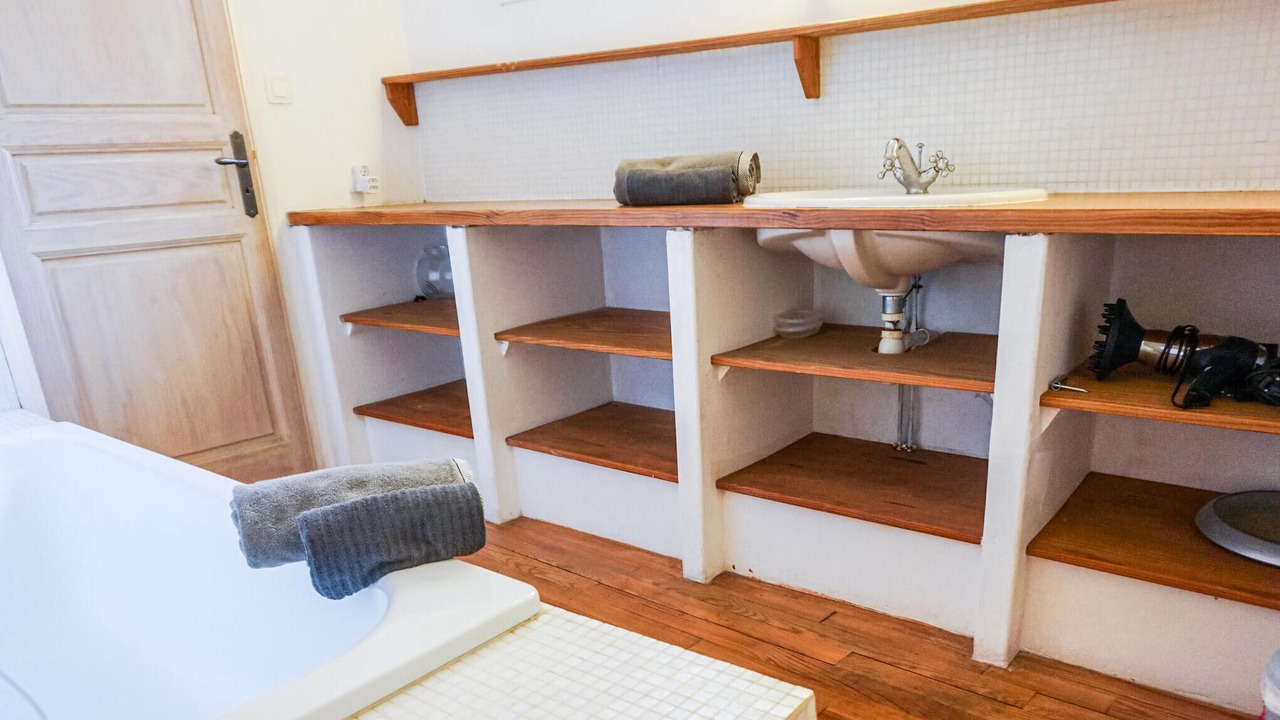 Photo of Bathroom in Siran