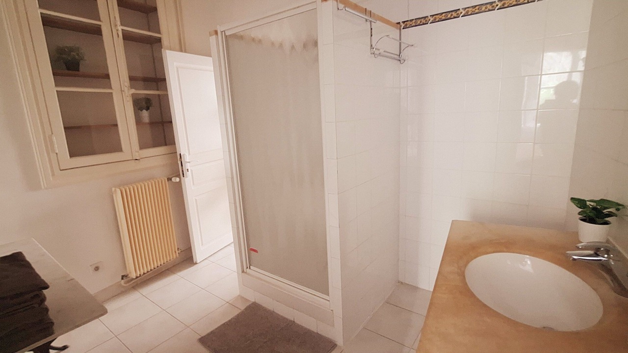 Photo of Bathroom in Antigone