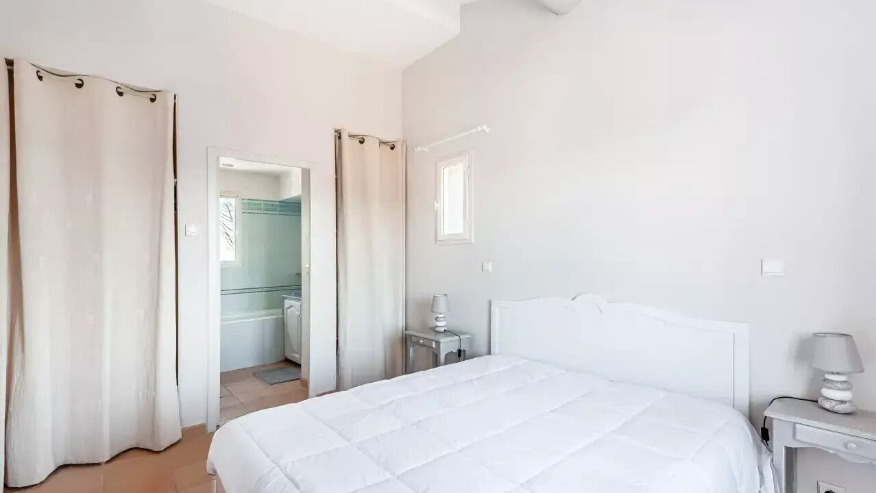 Photo of Bedroom in Pont Royal