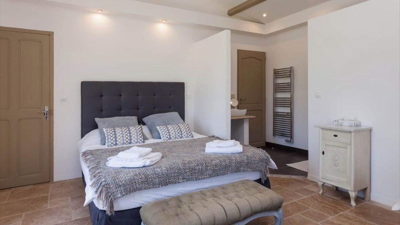 Photo of Bedroom in Sainte-Cecile-les-Vignes