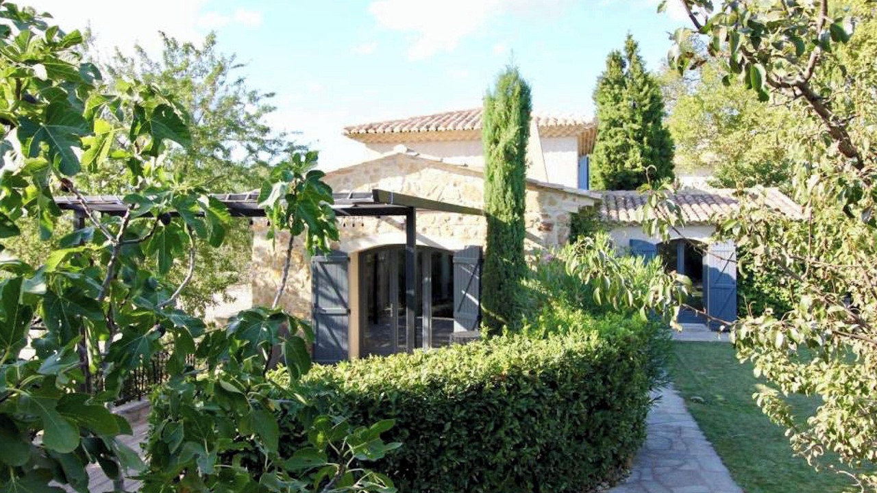 Photo of Outdoor in Sainte-Cecile-les-Vignes