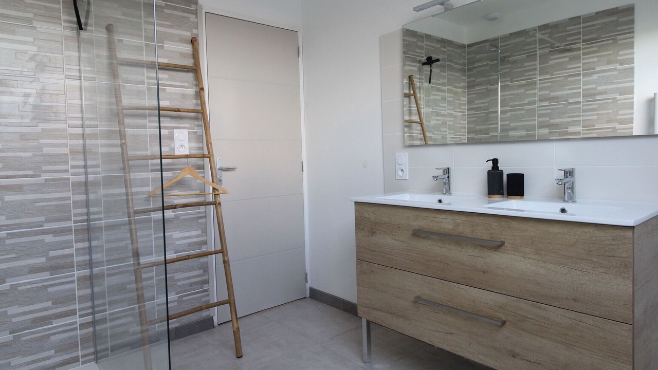 Photo of Bathroom in Corze