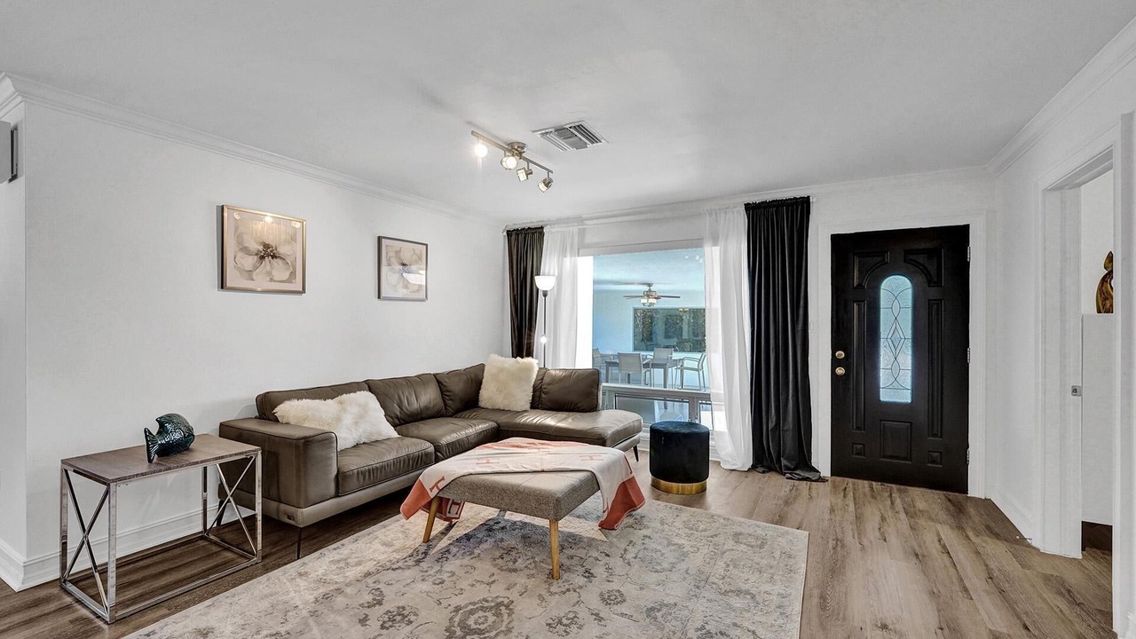 Photo of Livingroom in Surfside