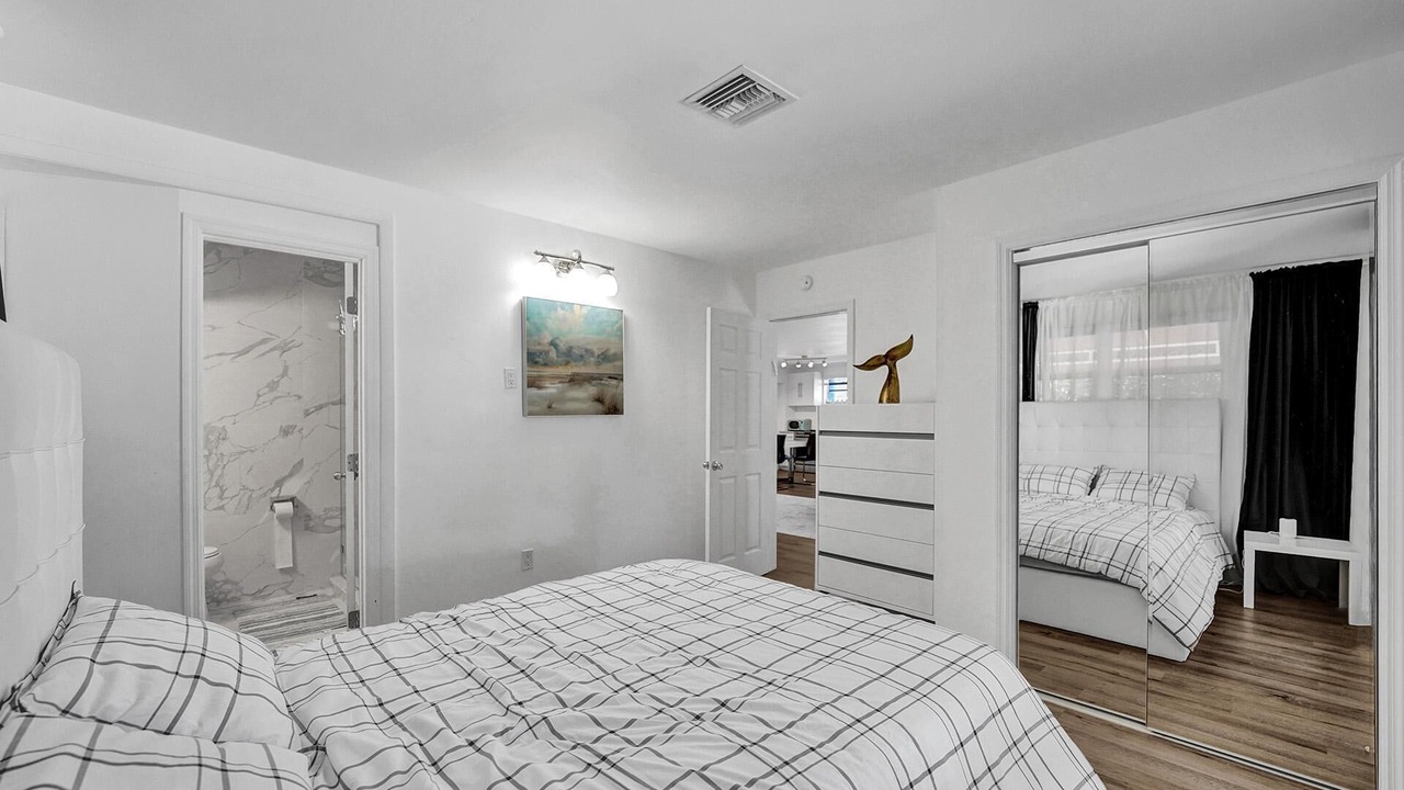 Photo of Bedroom in Surfside