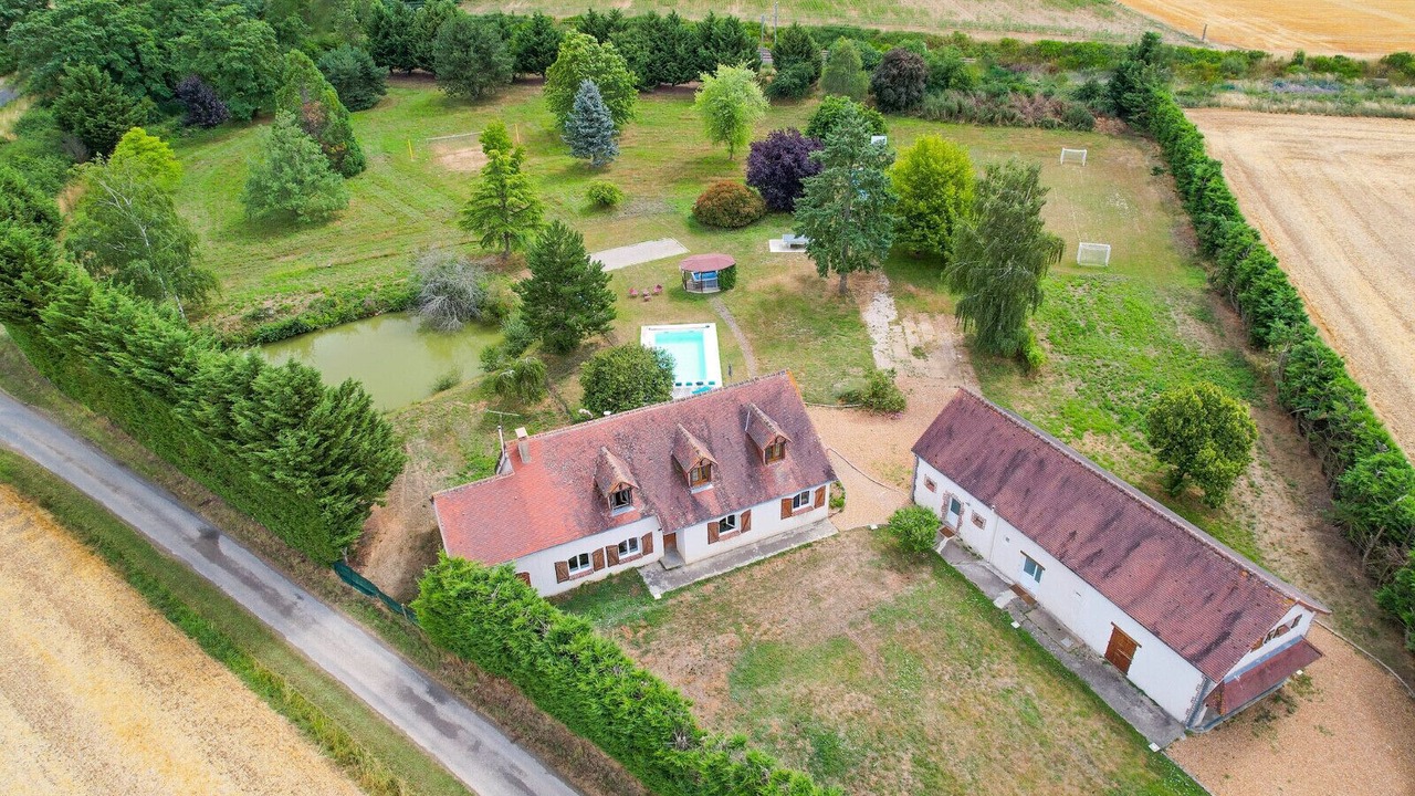 Photo of Outdoor in La Ville-aux-Clercs
