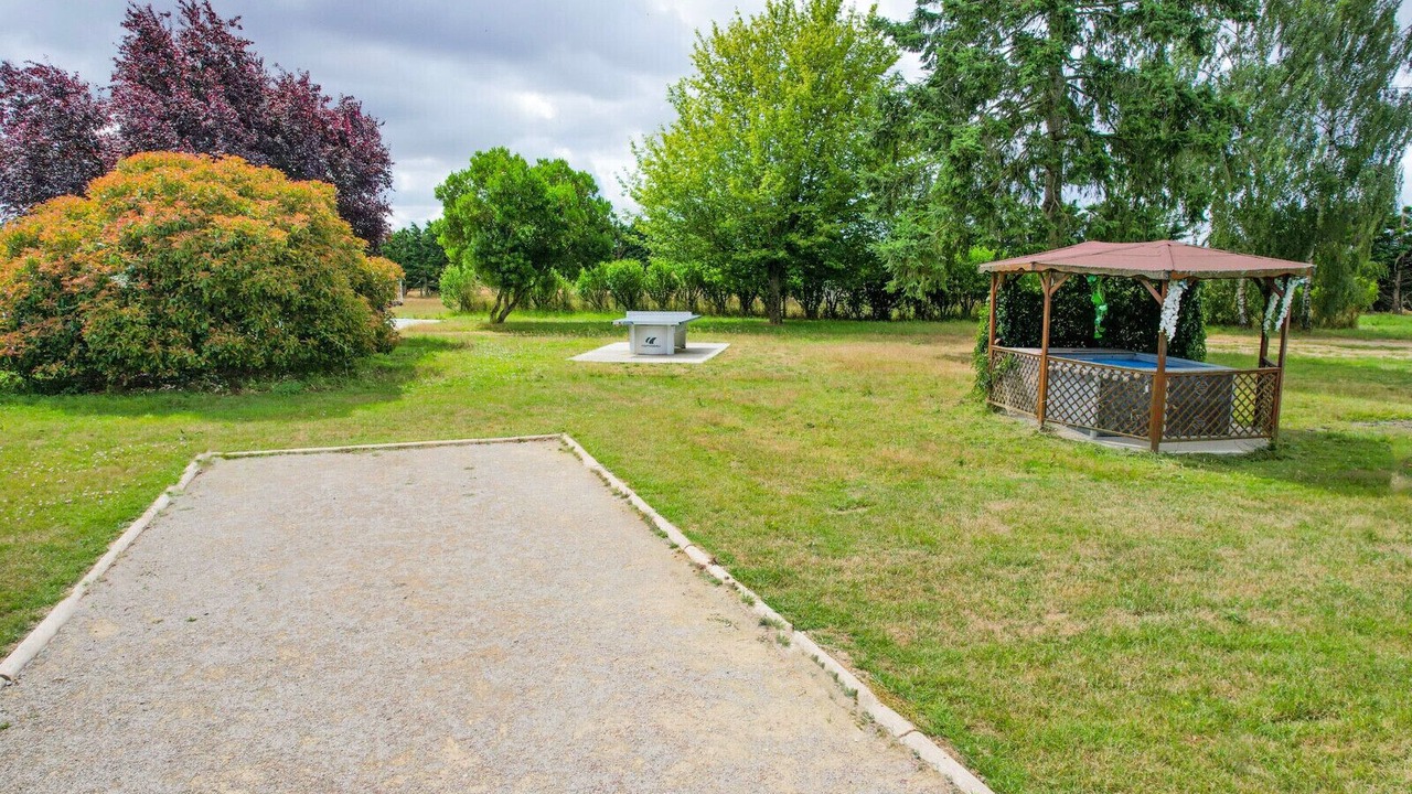 Photo of Outdoor in La Ville-aux-Clercs