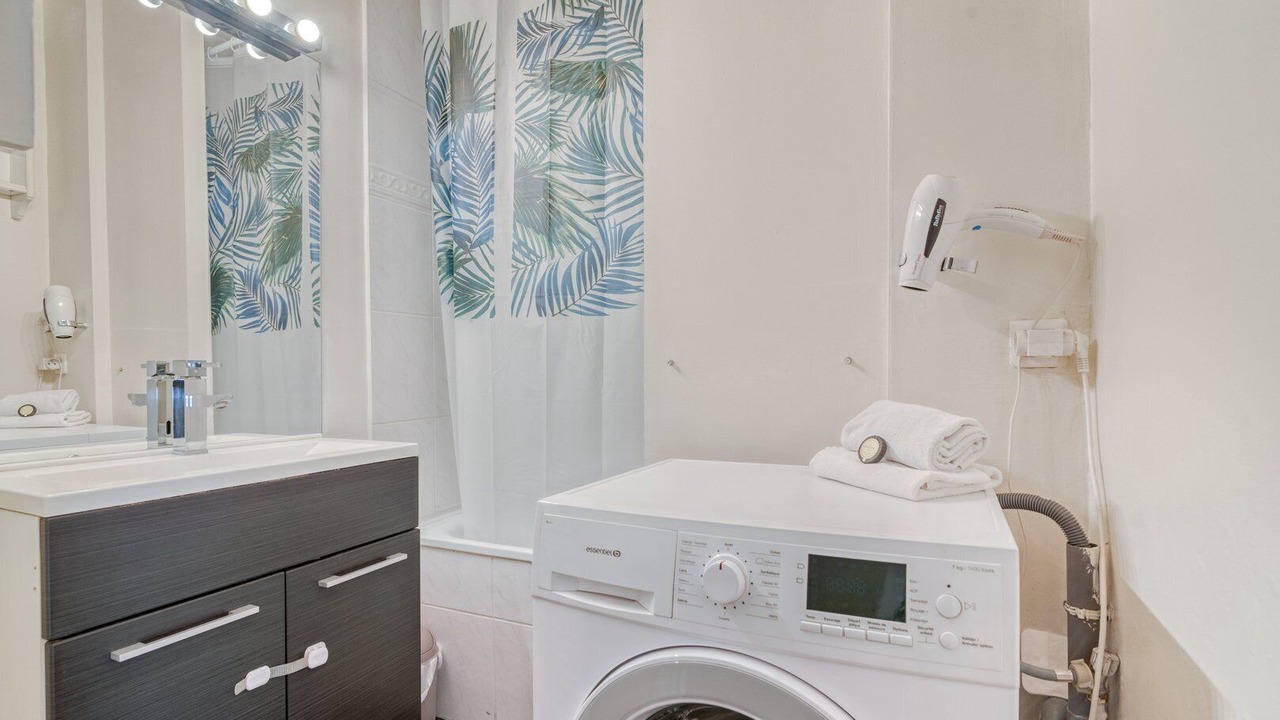 Photo of Bathroom in Griffon - Royale