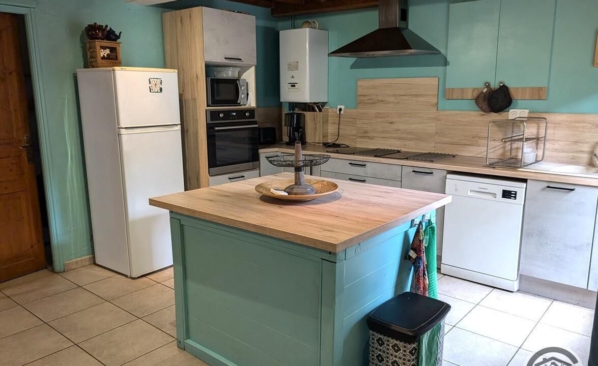 Photo of Kitchen in Vaulx En Velin Village