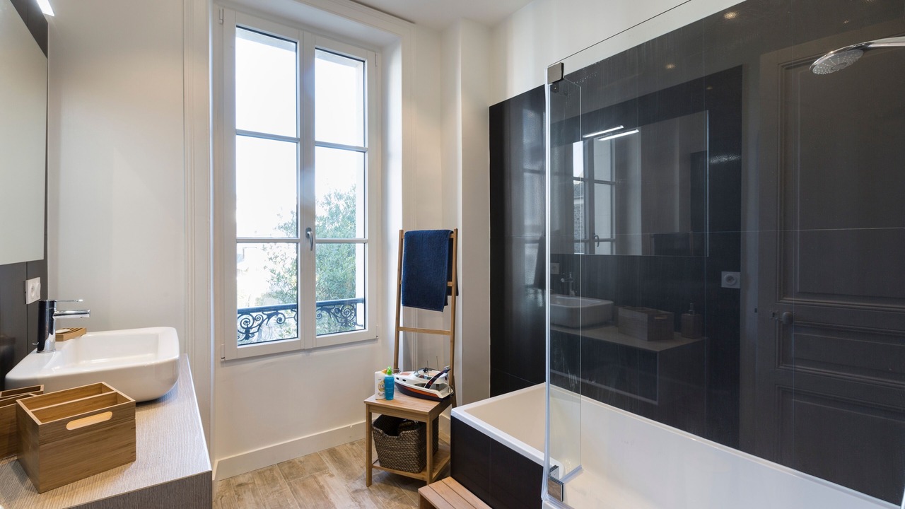 Photo of Bathroom in Parame