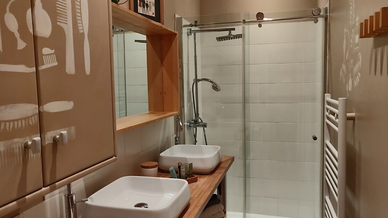 Photo of Bathroom in Carmes