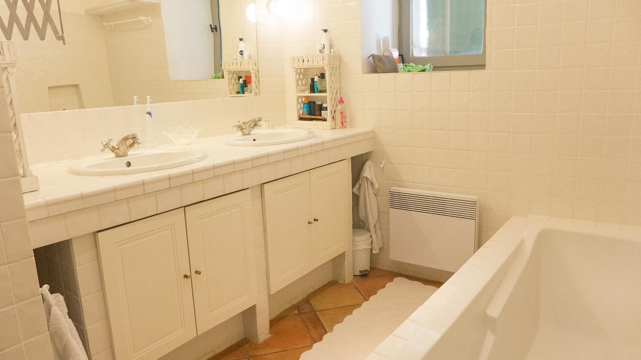 Photo of Bathroom in Montouliers